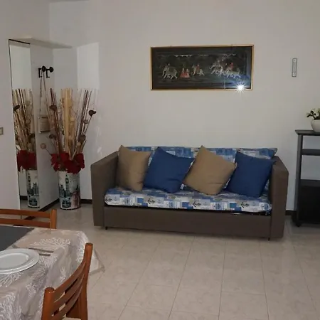 Spectacular Terraced Near The Sea With Private Garden, On Three Floors *