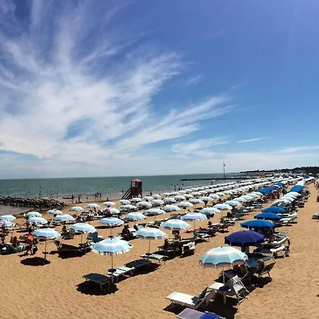 Spectacular Terraced Near The Sea With Private Garden, On Three Floors Lignano Sabbiadoro